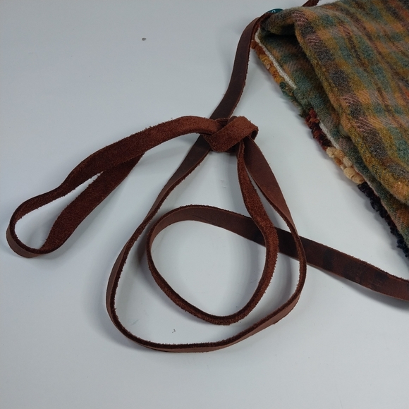 Handmade Wool Hooked Rug Crossbody Boho Hippie Multi Colored Leather Strap Purse - Picture 7 of 9